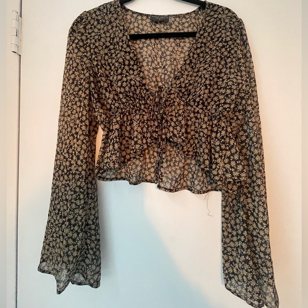 Dress Forum cropped front tie blouse size medium